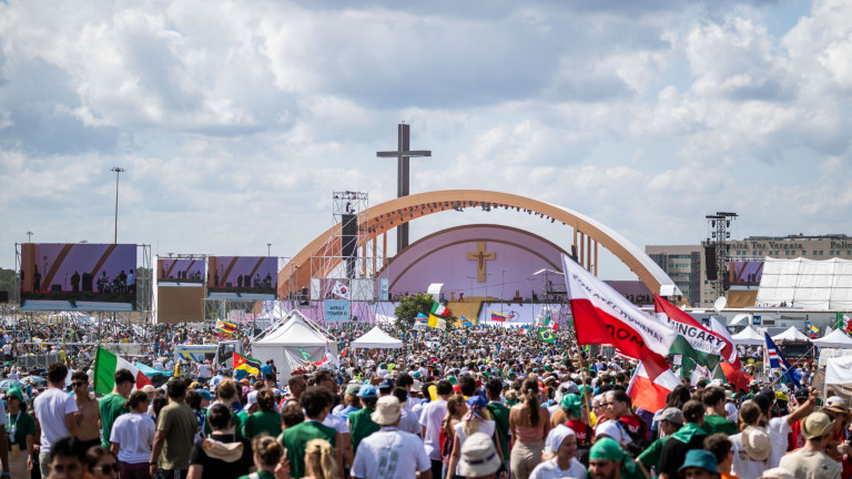 Faithful gathered at the Jubilee at Tor Vergata Faithful gathered at the Jubilee at Tor Vergata